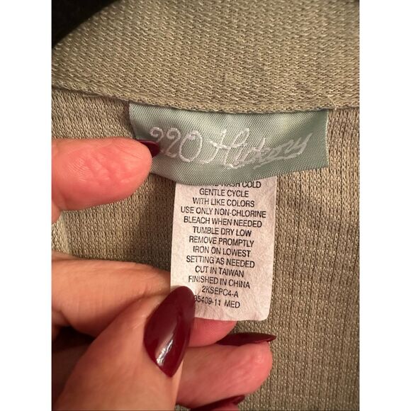 Sage green vest with pockets - Picture 3 of 5